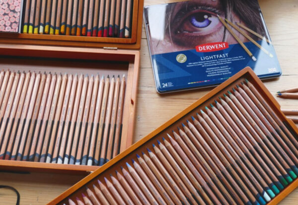 Derwent Lightfast Pencils Wooden Box of 100 - Image 7