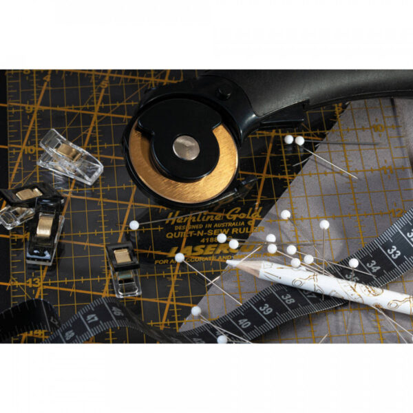 Hemline Gold Rotary Cutter 45mm - Image 3