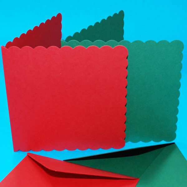 Pack of 40 Scalloped C6 Blank Cards & Envelopes - Red & Green