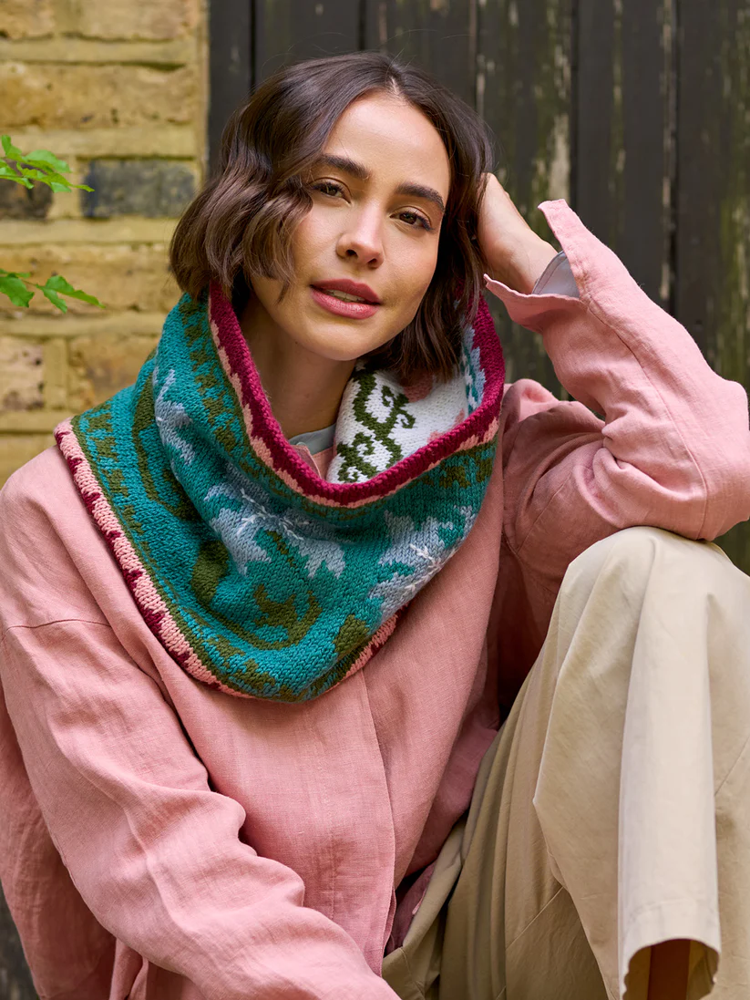 West Yorkshire Spinners - Reversible Cowl Kit