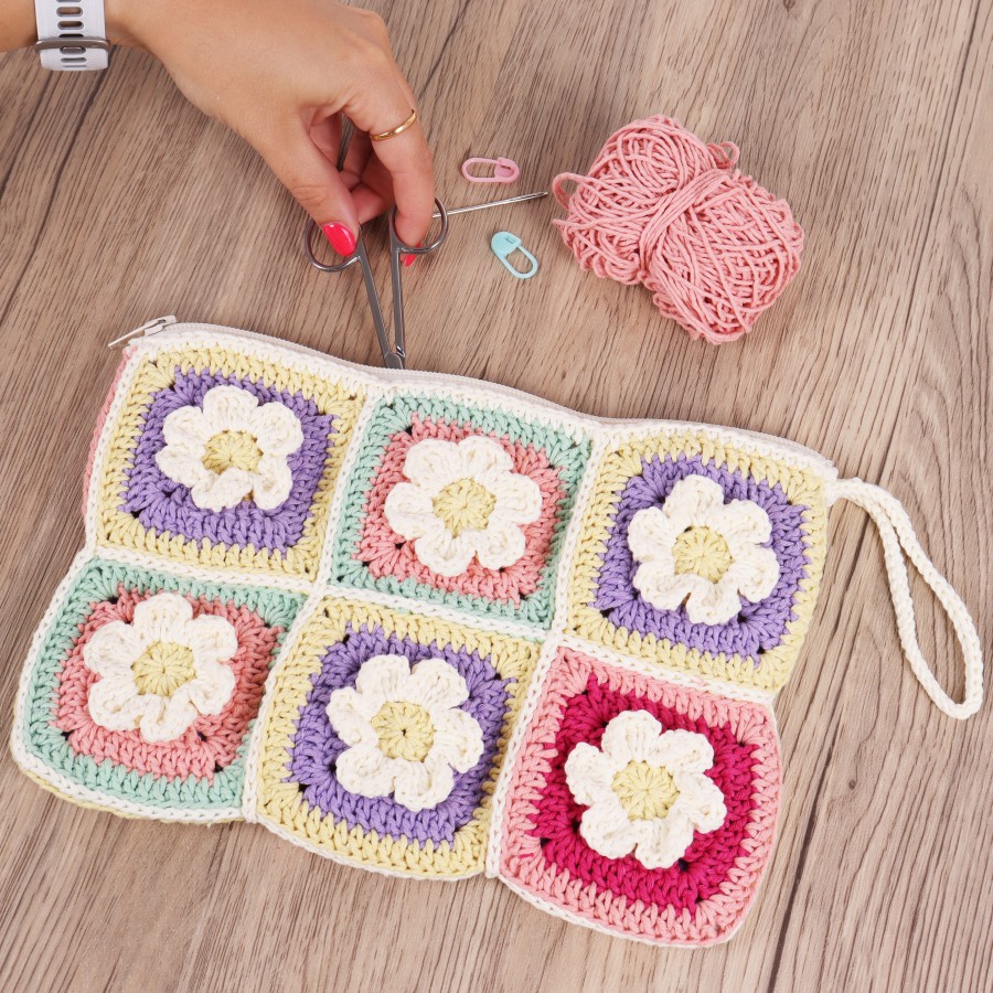 Crochet Kit: Bag With Zip - Image 3